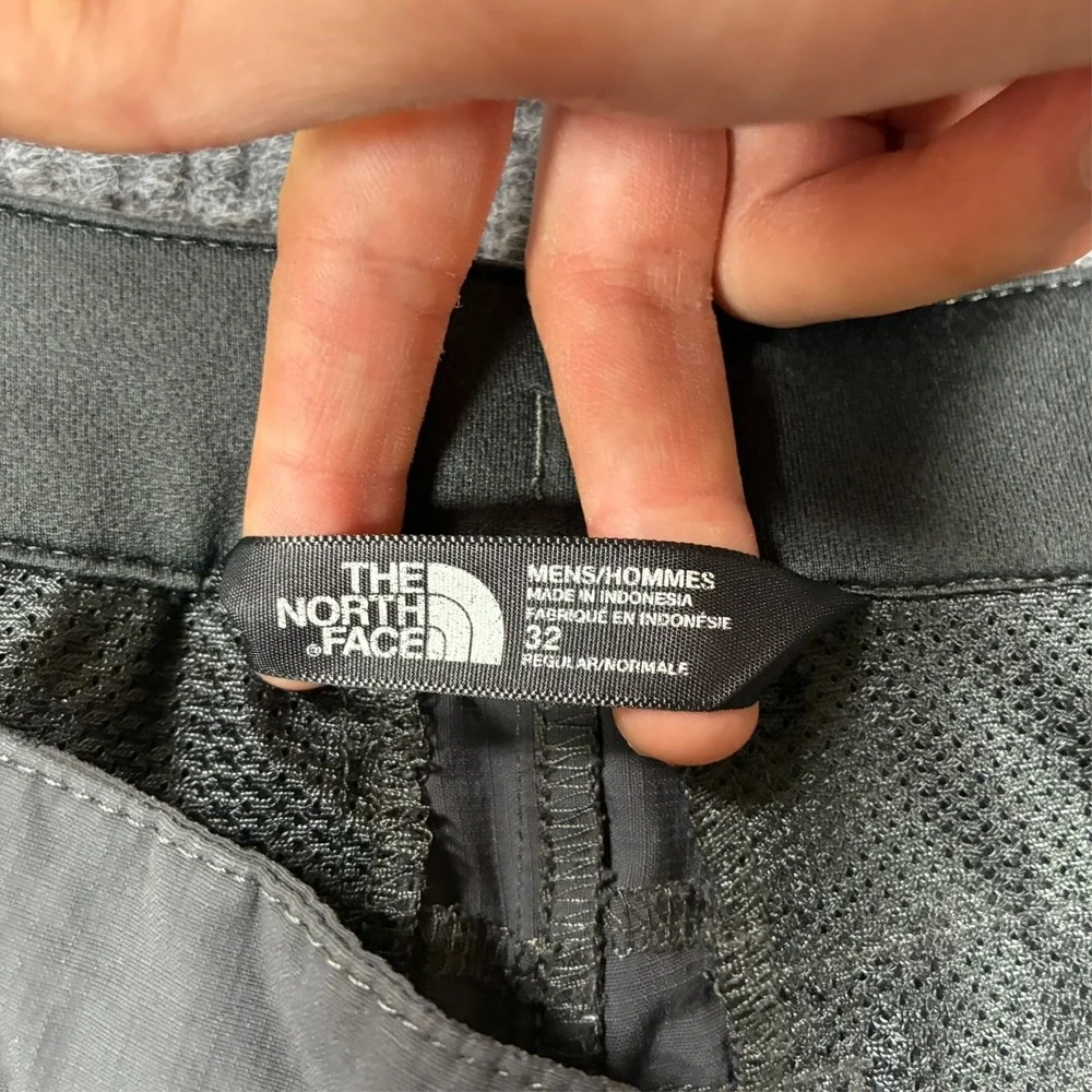 The North Face Shorts Mens 32 Gray Hiking Outdoor Trail Nylon Cargo Low Rise